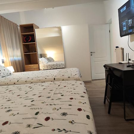 Iva'S Cosy Apartment, Sea View And Free Parking Zara Esterno foto