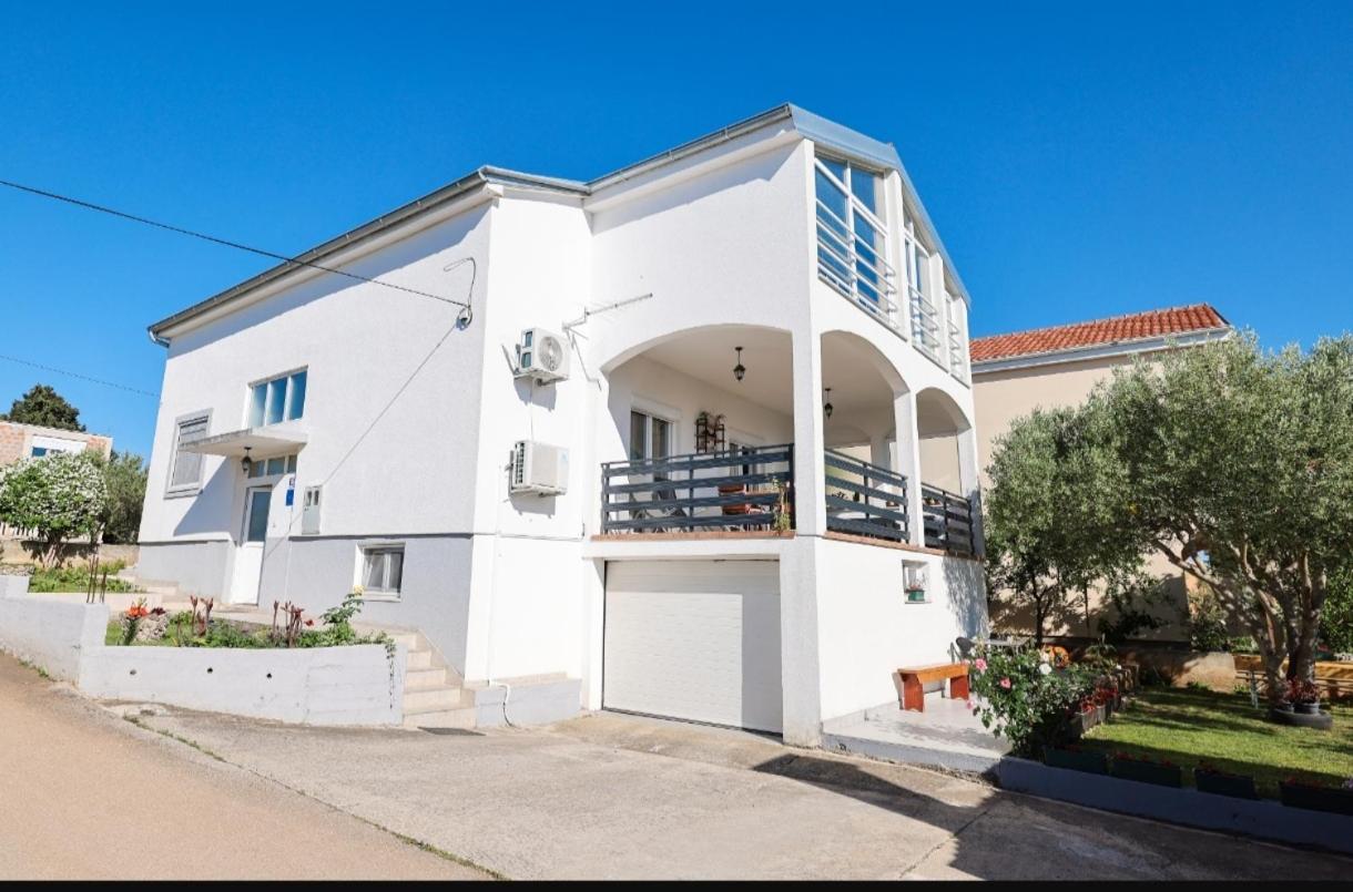 Iva'S Cosy Apartment, Sea View And Free Parking Zara Esterno foto